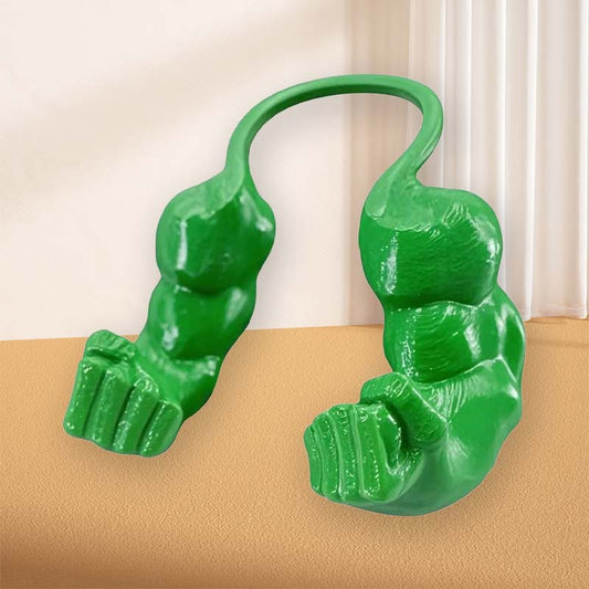 đ±đȘMuskulösa hĂ€nder och armar med kreativt katthalsband