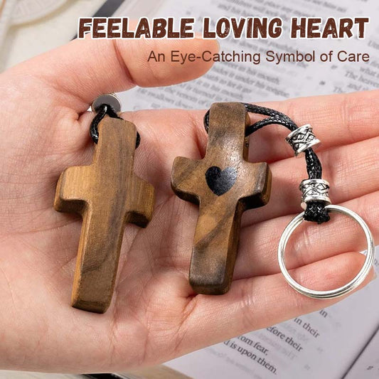 Håller Ett Massivt Träkors